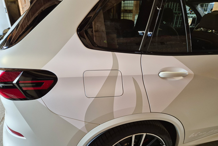 850x570_Druckwelt-Trabert_Werbetechnik_Folierung_NR-Brandschutz_BMW-X5_4